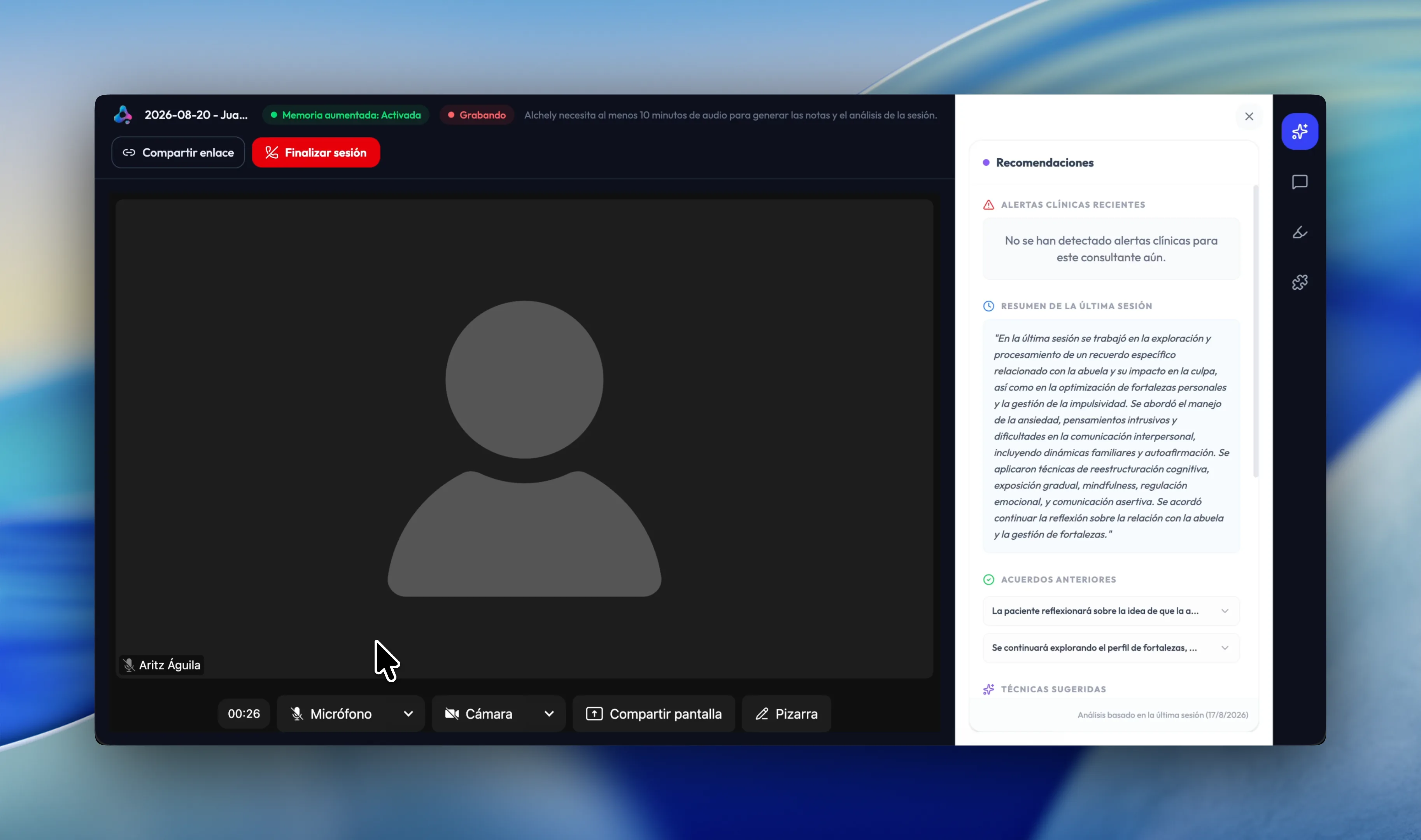 Sala de AlchelyMeeting en marcha, con el panel de recomendaciones abierto y los controles de micrófono, cámara, pantalla compartida y pizarra